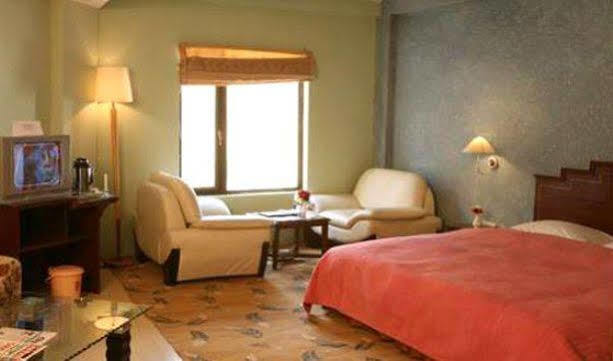 فندق Joshīmathفي  Sarovar Portico Badrinath الغرفة الصورة